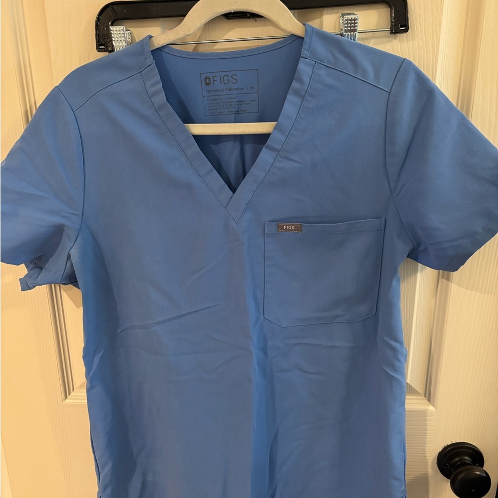 Blue scrub top (figs)